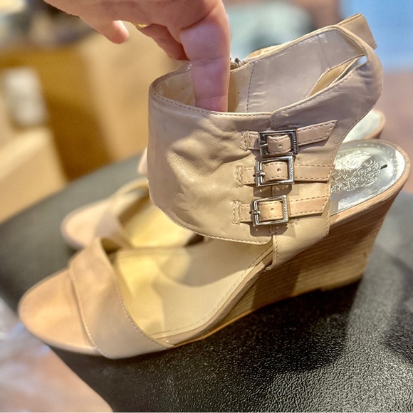 Vince Camuto Tan Leather Wedge Sandals Sz 9.5 - Picture 2 of 8